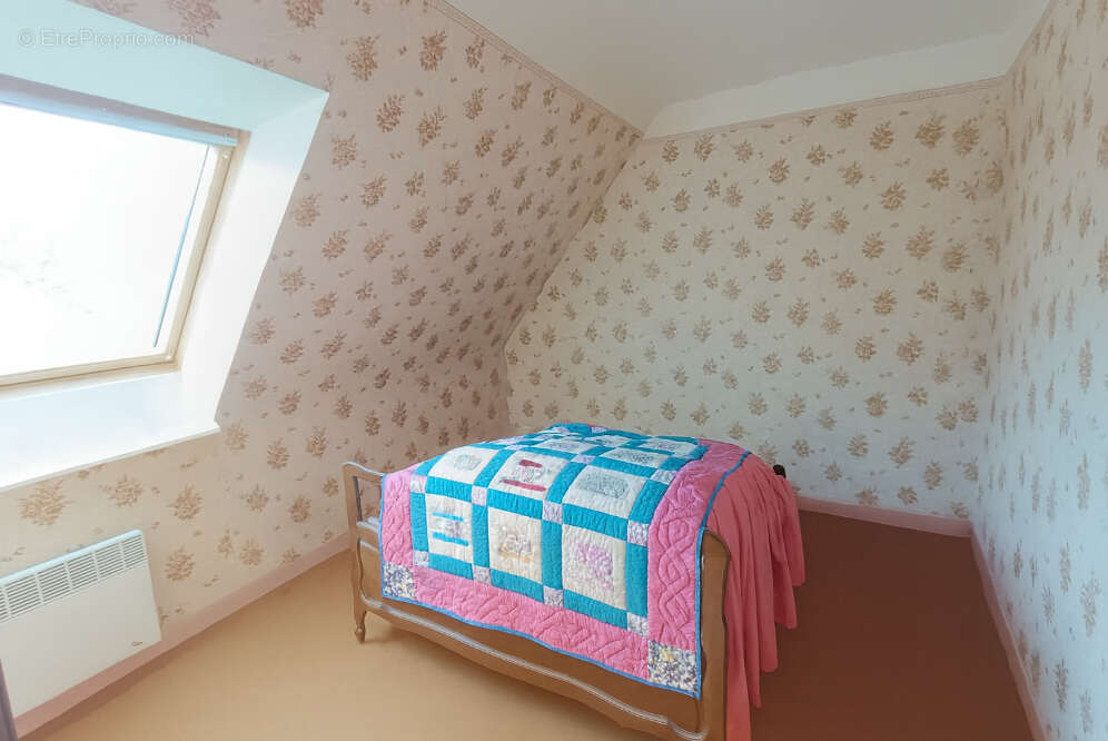 Maison à CLEDEN-POHER