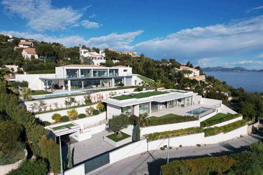 Maison à LES ISSAMBRES