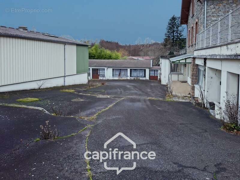 Commerce à CELLES-SUR-DUROLLE