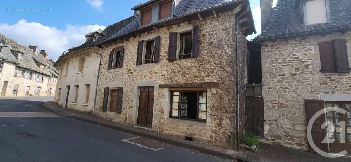 Maison à SAINT-MAMET-LA-SALVETAT