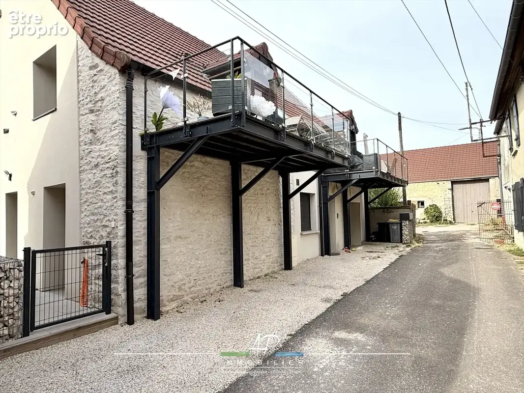 RUFFEY-LÈS-ECHIREY   Appartement T3 rénové avec balcon et garage - photo 2