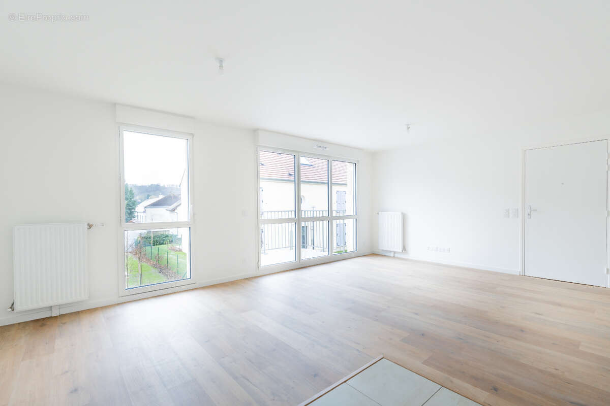 Appartement à MORAINVILLIERS