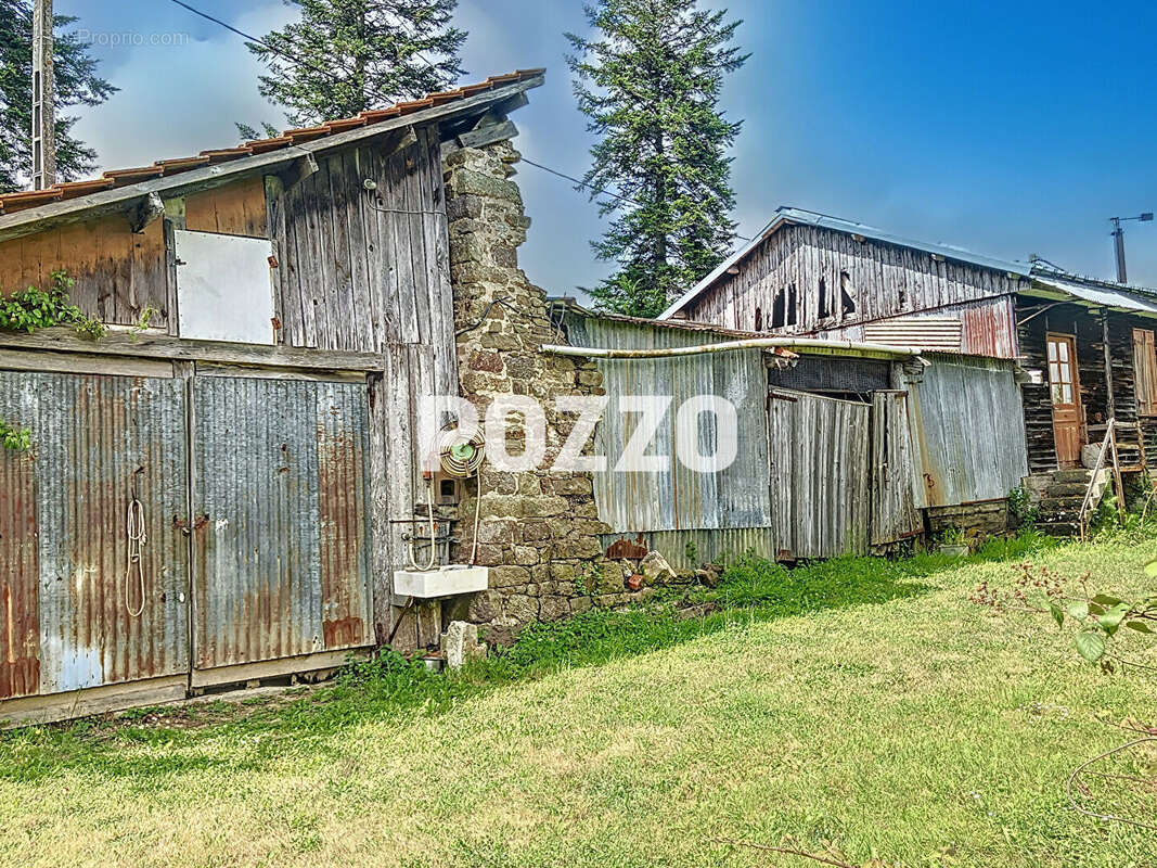 Terrain à TESSY-SUR-VIRE