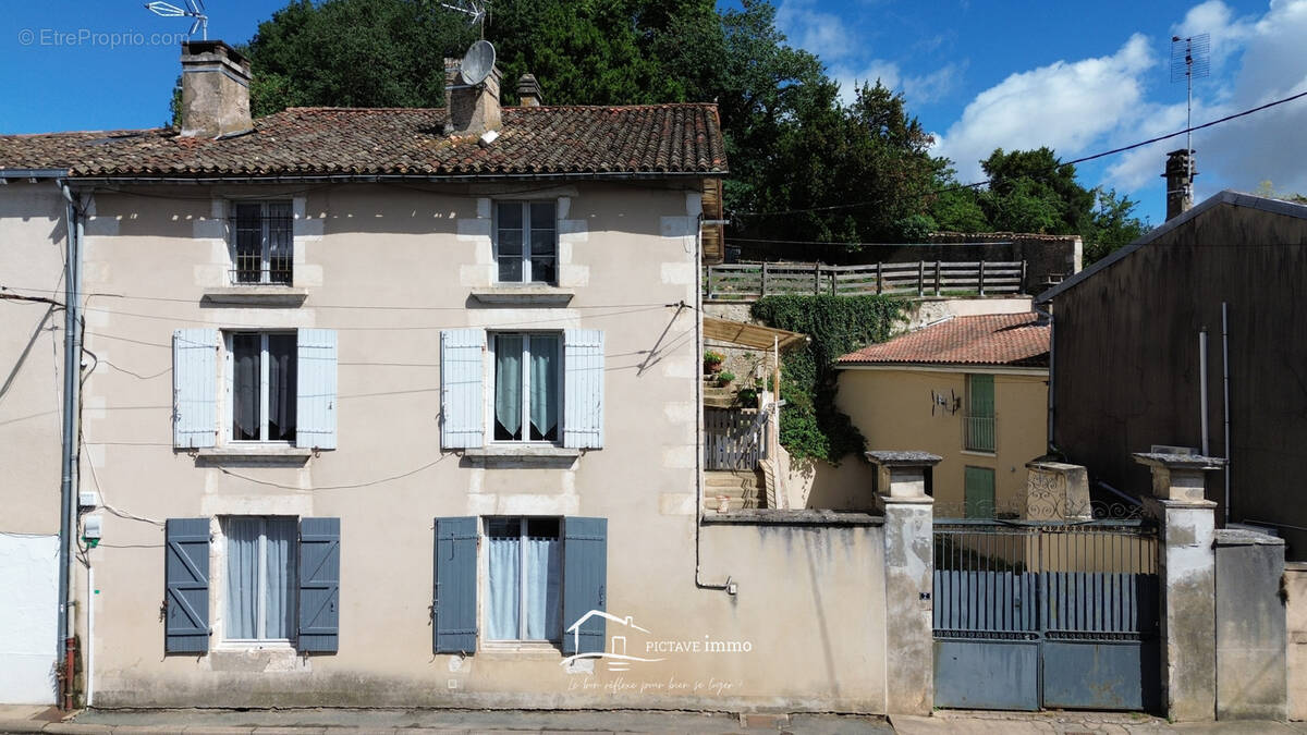 Appartement à LUSIGNAN