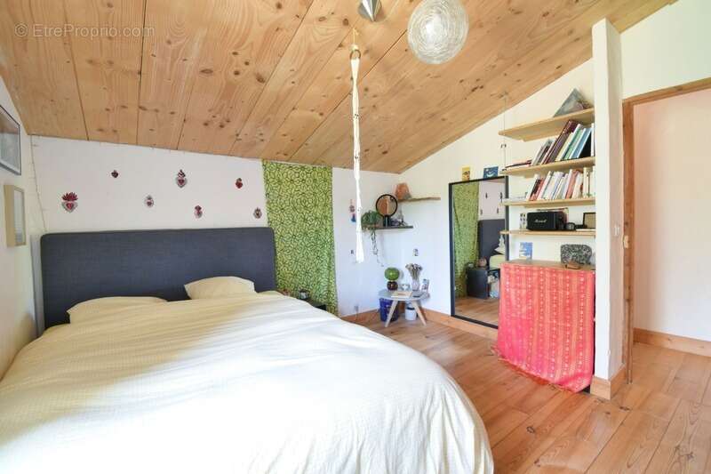 EXCLUSIVITE / Très belle maison avec dépendances et terrain / 63160 Glaine Montaigut - photo 23