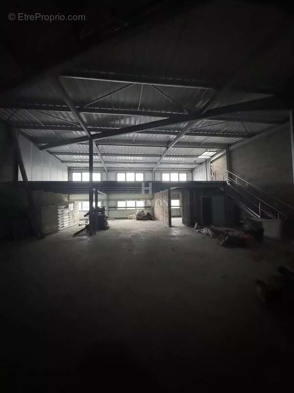 Commerce à MONTUSSAN