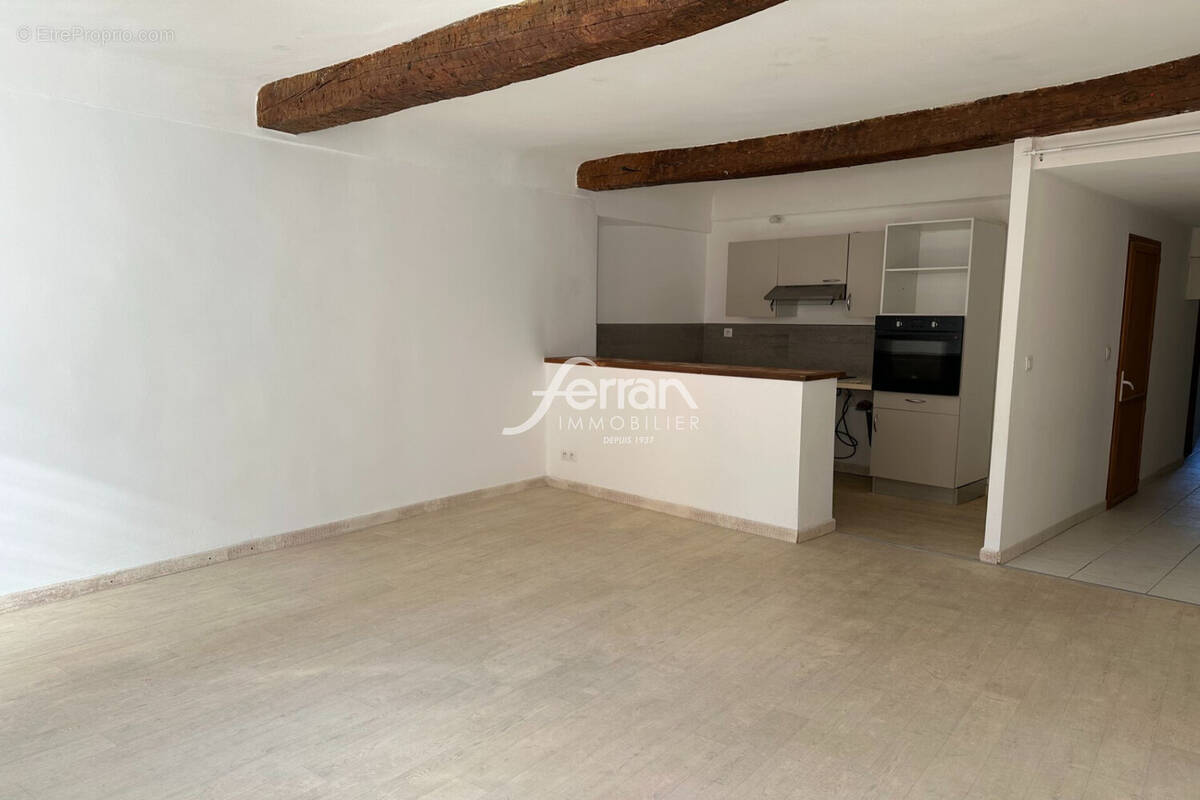 Appartement à SALERNES