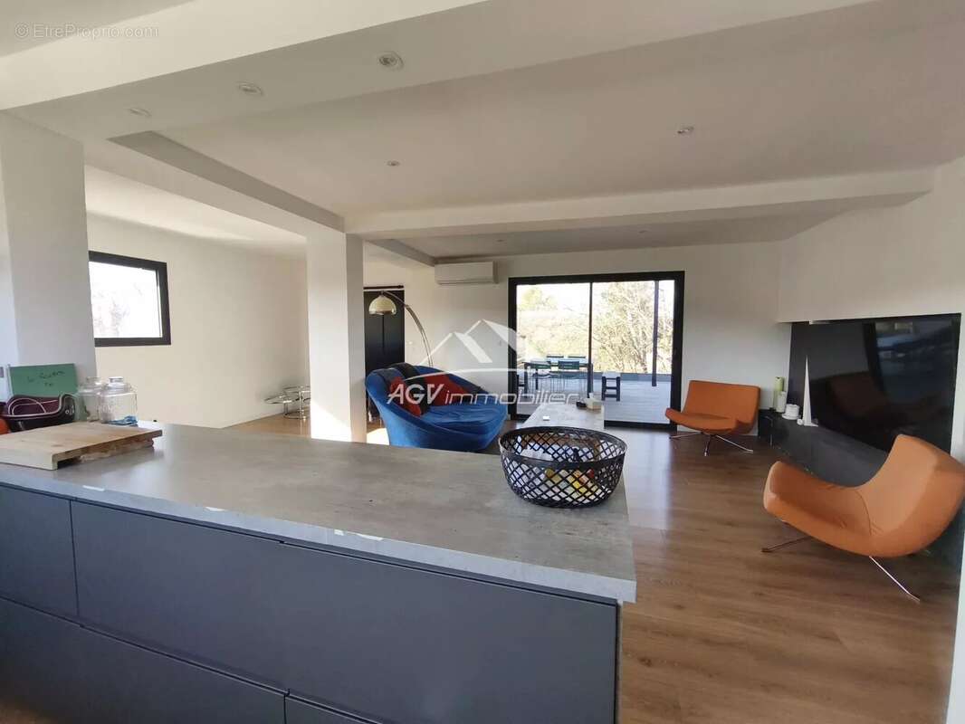 Maison à VEZENOBRES