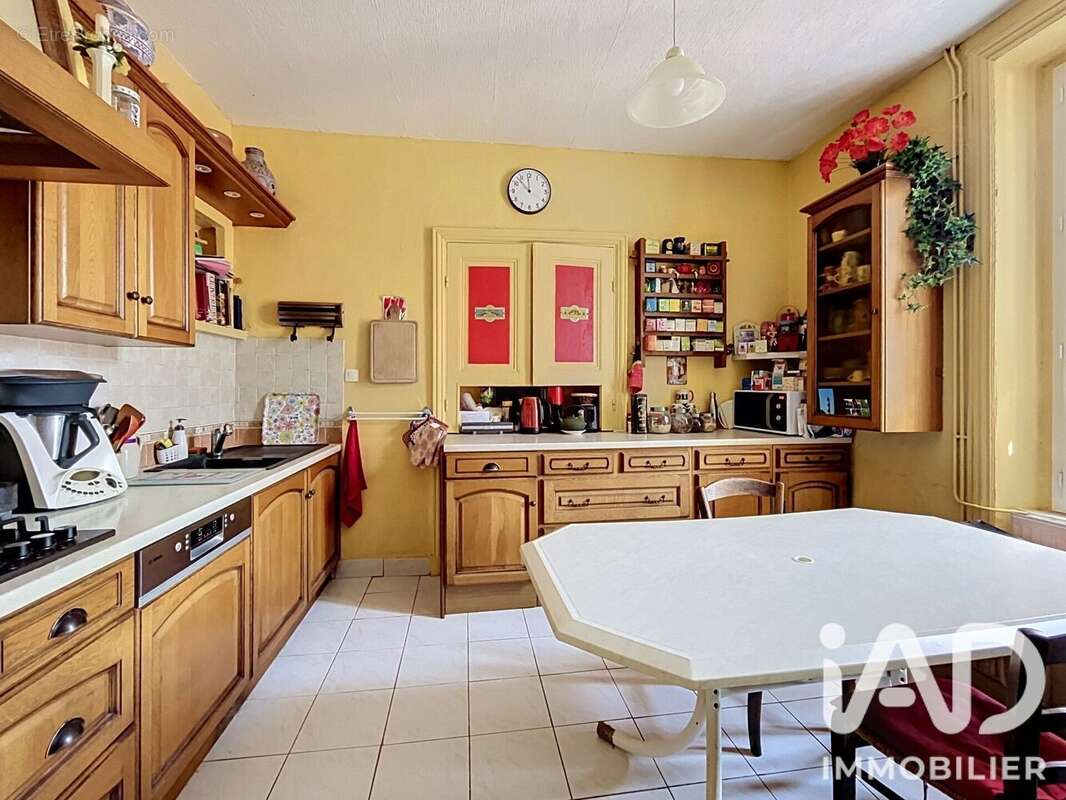 Maison 170 m² à Saint-Jodard  - photo 3