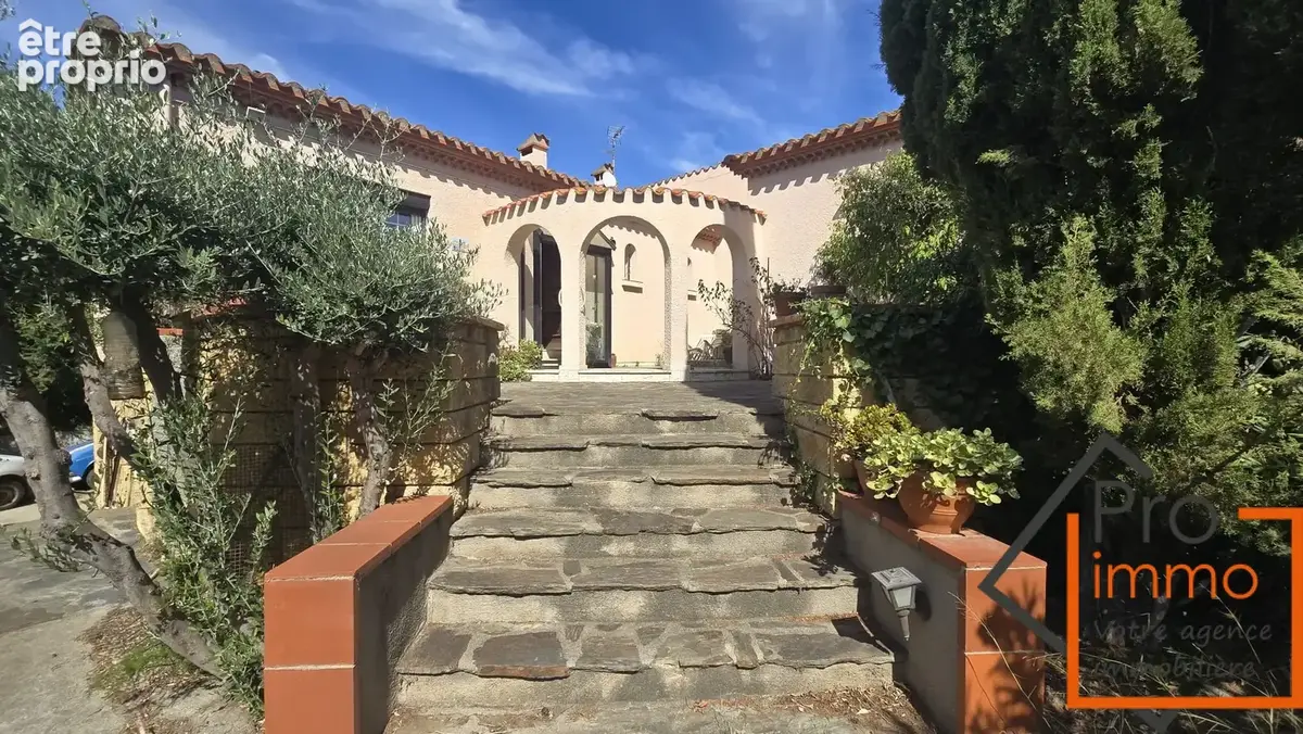 Villa à rénover avec un grand garage - photo 3