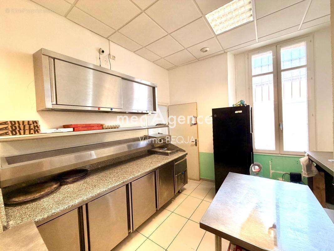 Commerce à CERISIERS