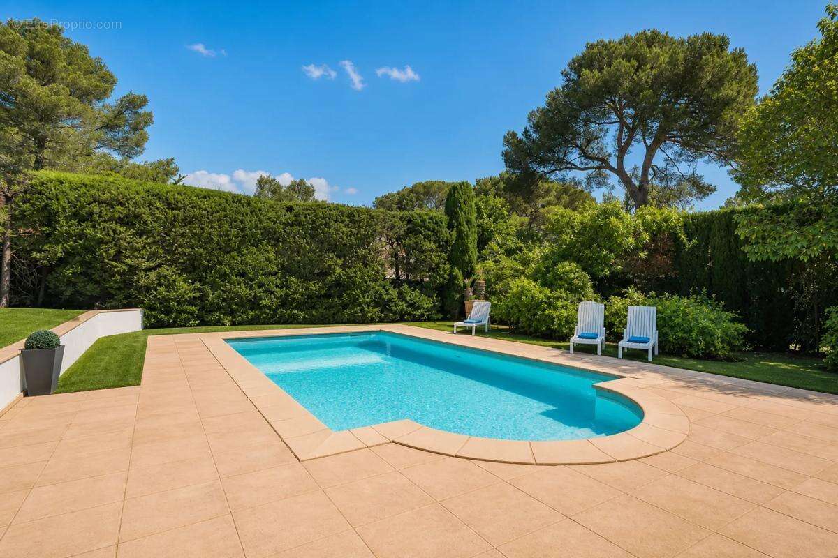 Maison 7 pièces, 161 m² à Saint-Raphaël, Boulouris - photo 2