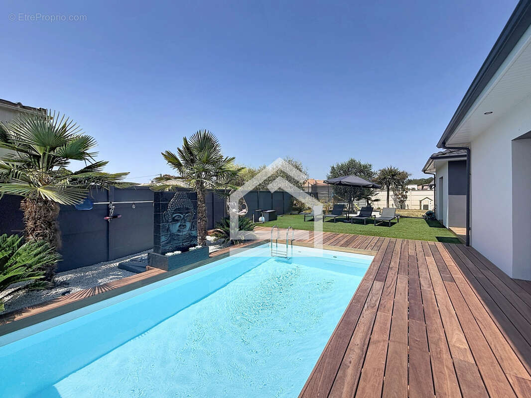 Soussans - Maison Contemporaine de 175m2, 5 chambres, piscine et garage. - photo 5