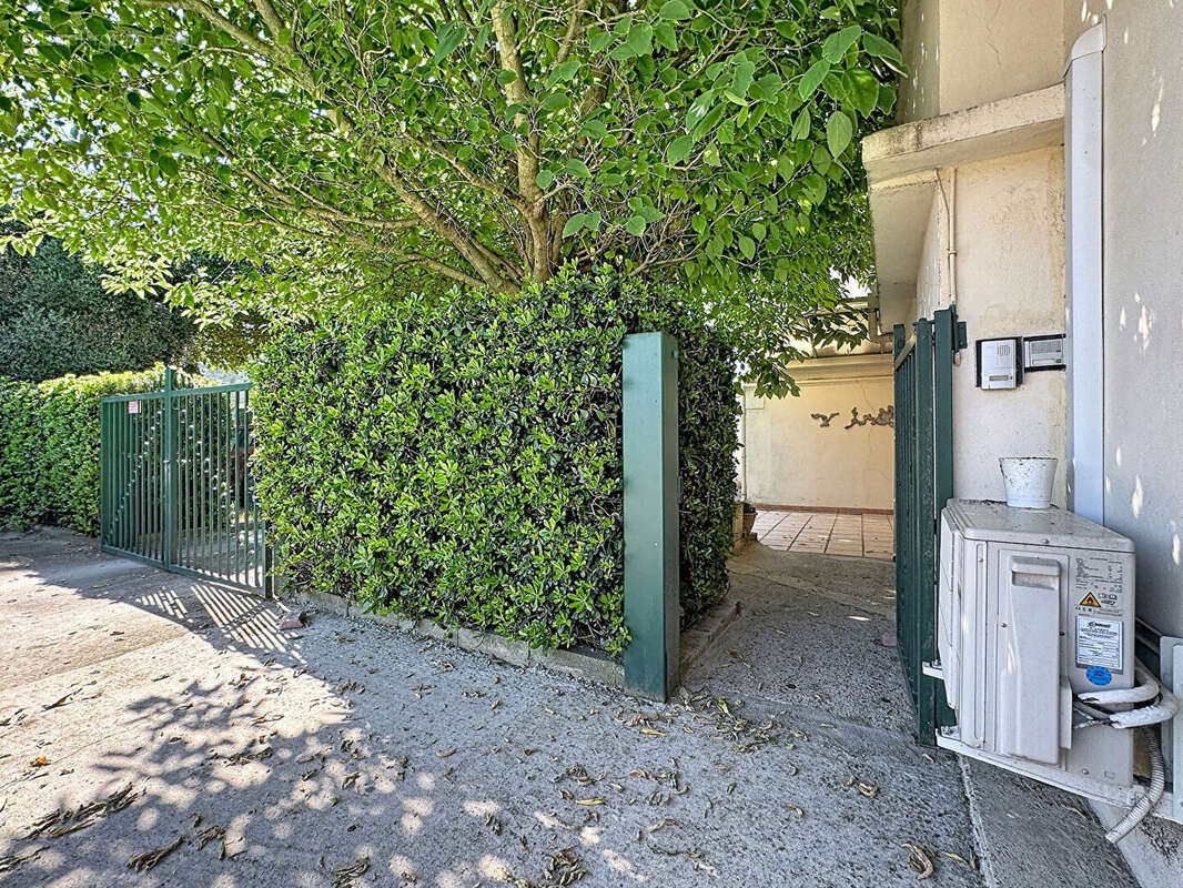 Vendre ensemble immobilier de 395 m² avec piscine à arles - photo 23