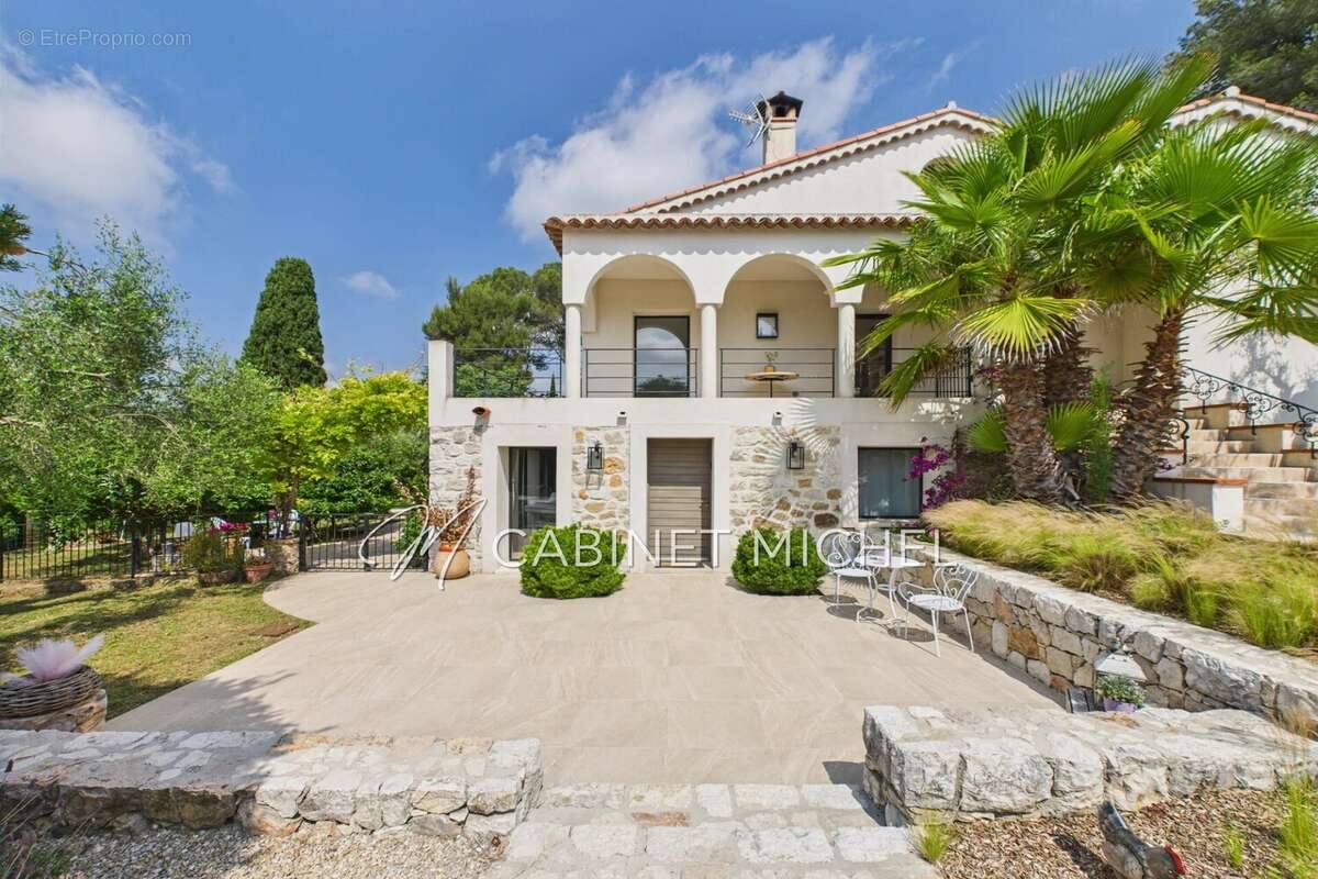 Maison à ROQUEFORT-LES-PINS