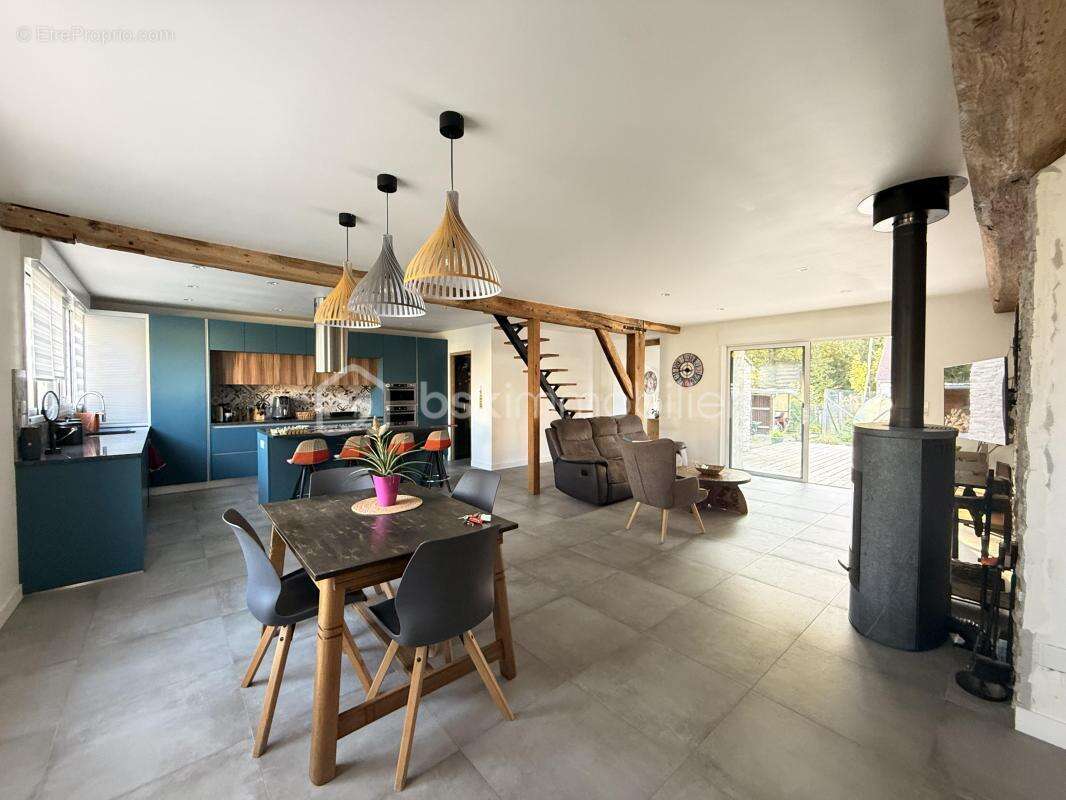 Maison à MONTIGNY-LENCOUP