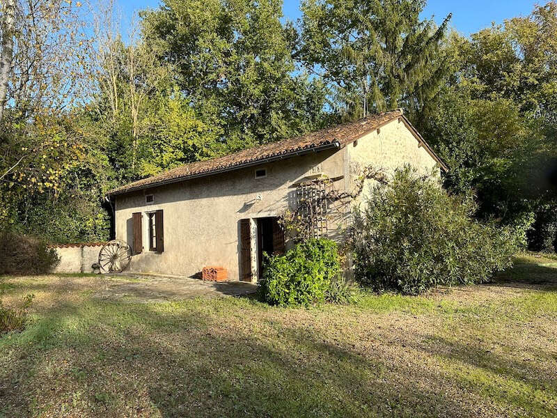 Belle maison en pierre  avec piscine.   Maison avec grand  jardin, gite et piscine - photo 15