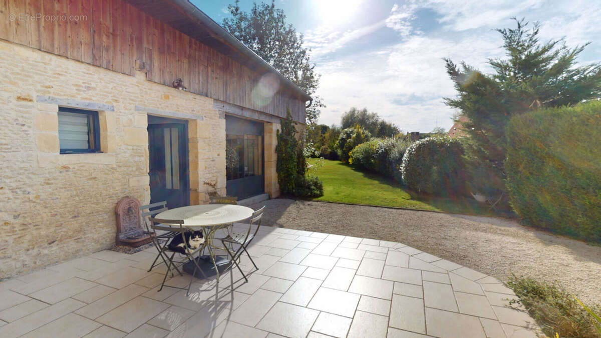 Maison à ARGENCES