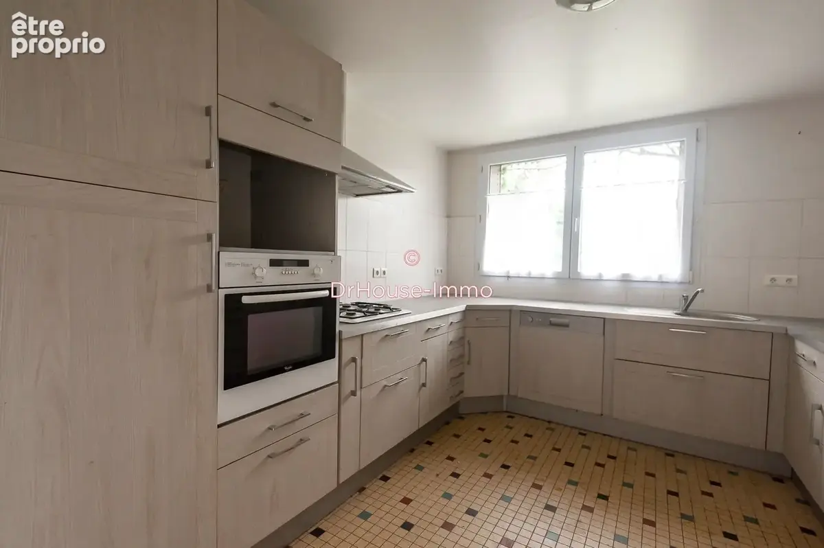 Maison 6 pièces 130 m² à vendre à Neuville-De-Poitou (86170) - photo 11