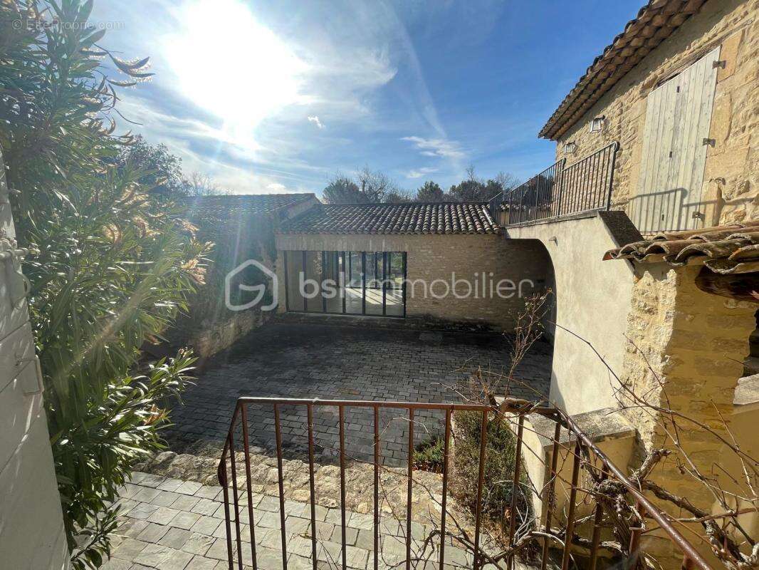 Mas d’Exception en Pierre au Cœur du Luberon — Luxe, Nature et Art de Vivre Provençal  - photo 2
