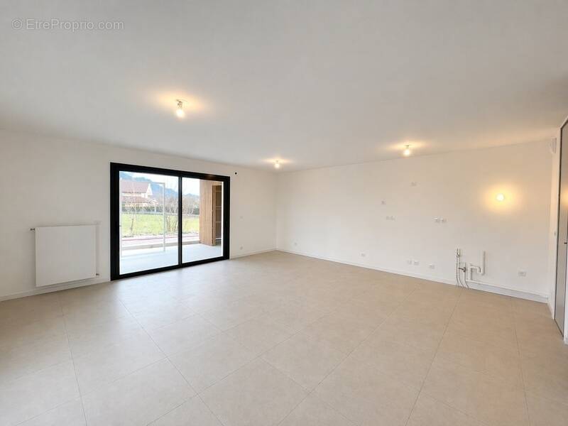 Appartement à LA ROCHE-SUR-FORON