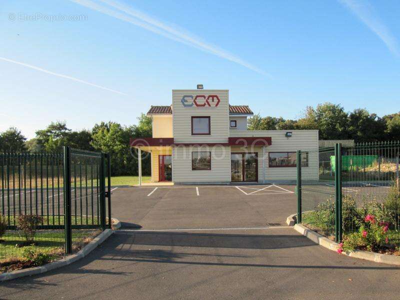 Commerce à SAUZE-VAUSSAIS