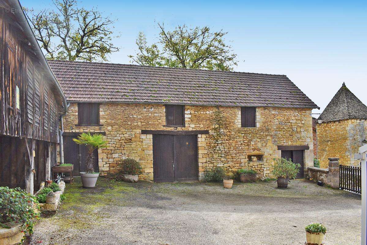 Corps de ferme Coly Saint Amand 6 pièce(s) 111 m2 - photo 5