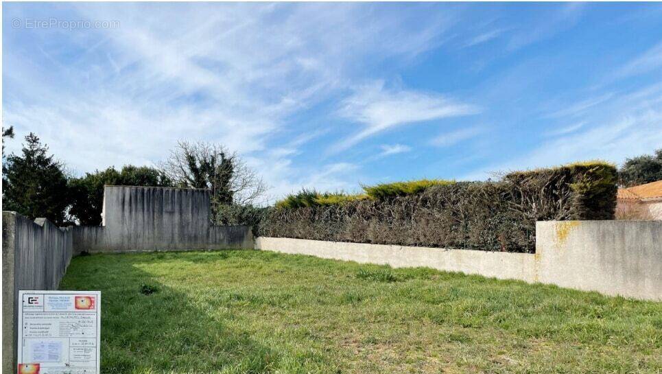 Terrain à YVES