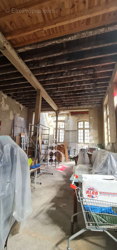 Riom Proche du centre Grand local 330m2 de planchers à amménager - photo 5