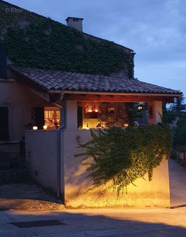 Maison de village 110 m² avec jardin de 265 m², garage et parking privé  Aurel - photo 3
