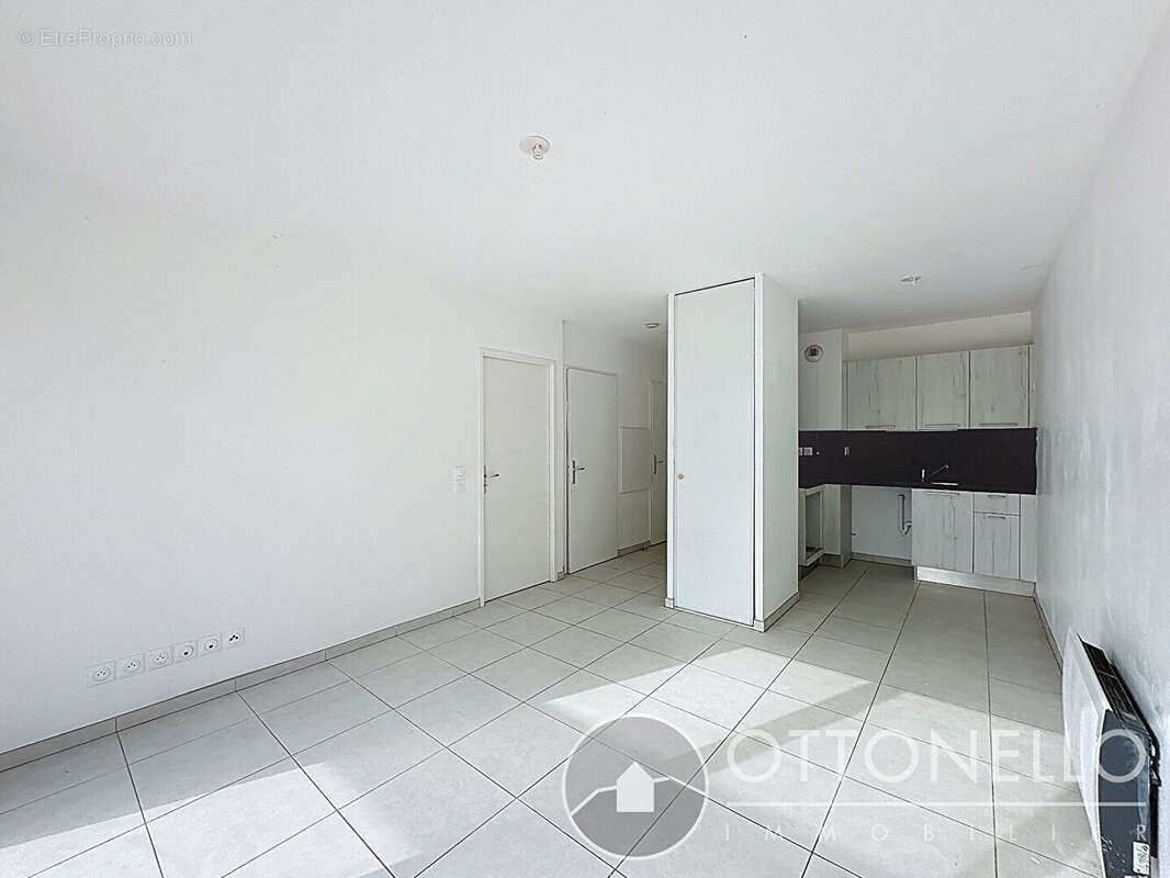 Appartement à ROQUEBRUNE-SUR-ARGENS