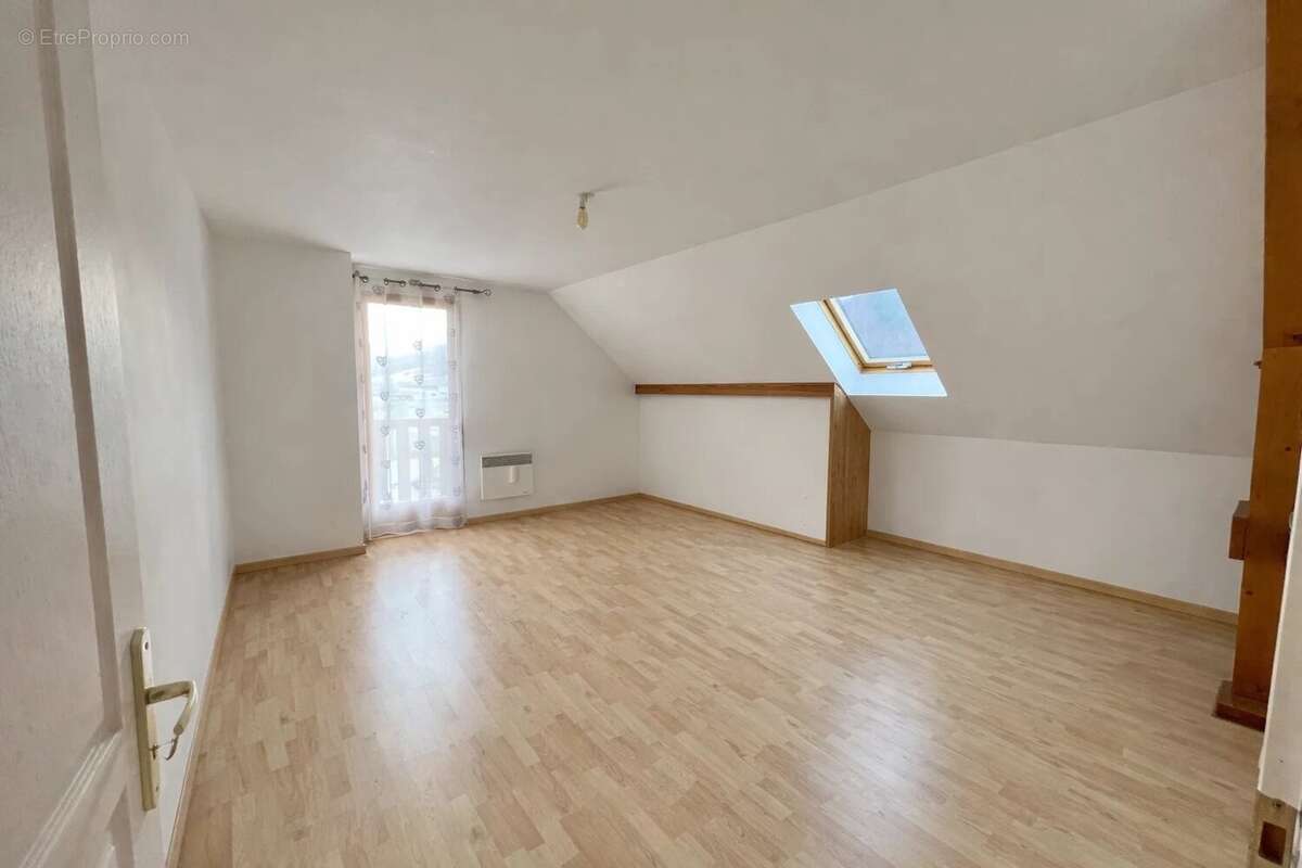 Maison à ECOLE