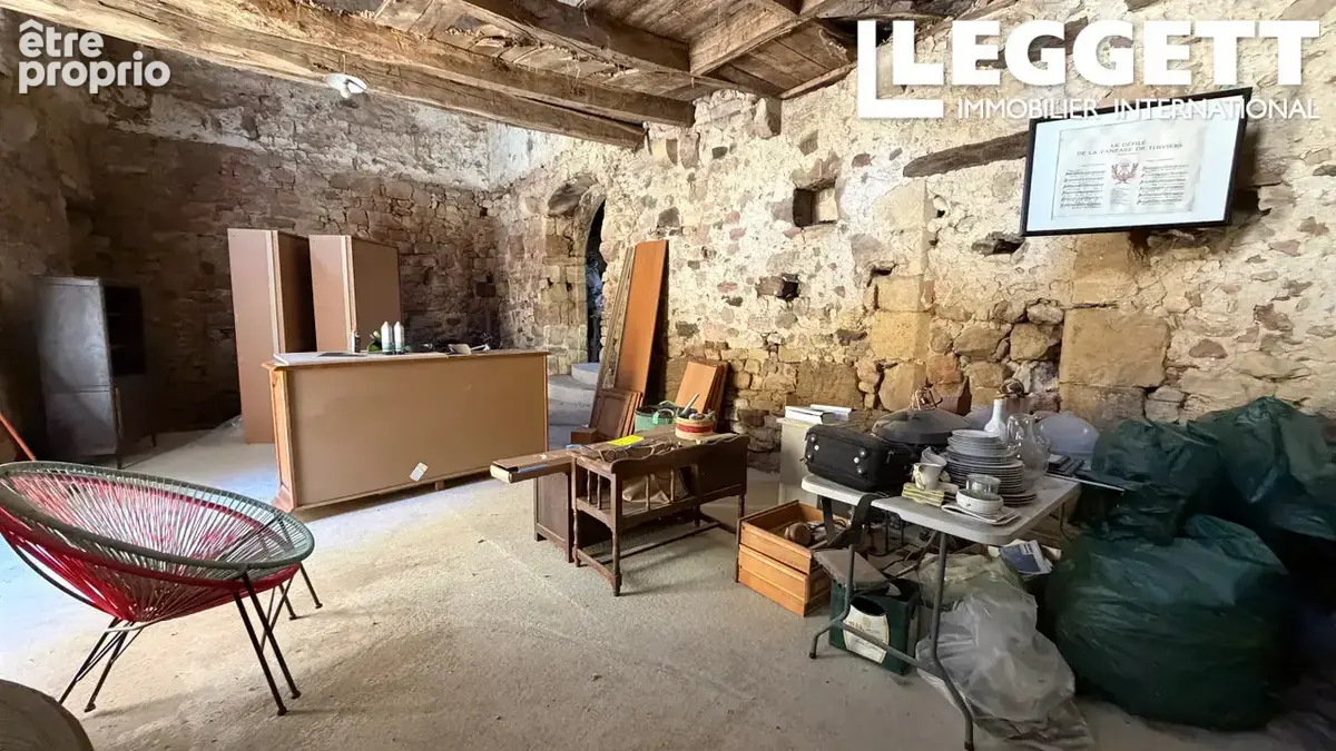 Très belle Grange – extérieur rénové, toiture récente, tout-à-l’égout et électricité. Située cœur d’un village - photo 9