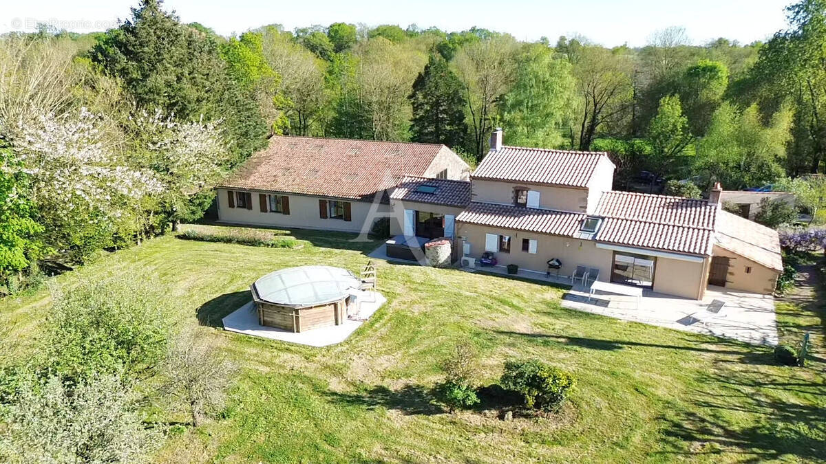 Maison à AIZENAY