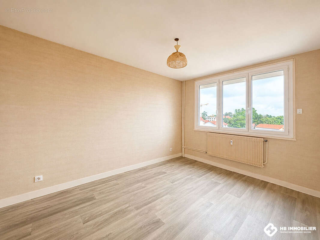 Appartement à LE COTEAU