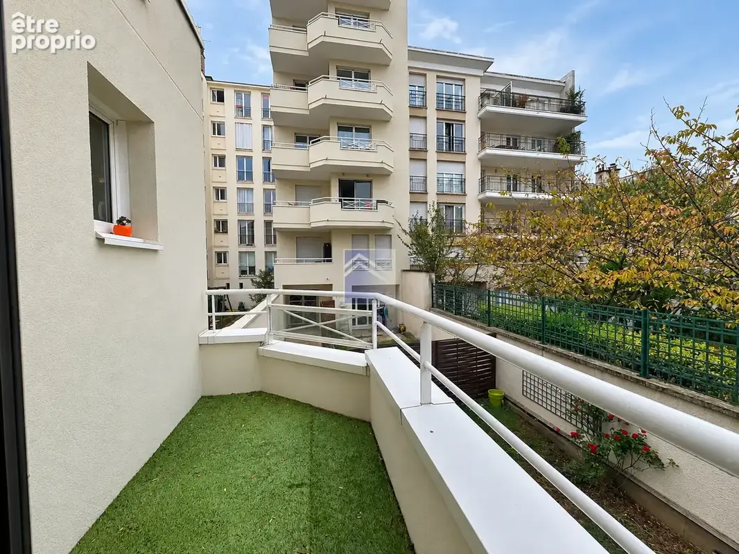 Courbevoie - Coeur de ville - 2 pièces - 41m2 - Balcon cave et parking ! - photo 4