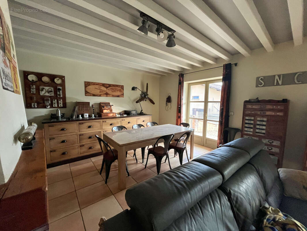 Maison à LUCENAY
