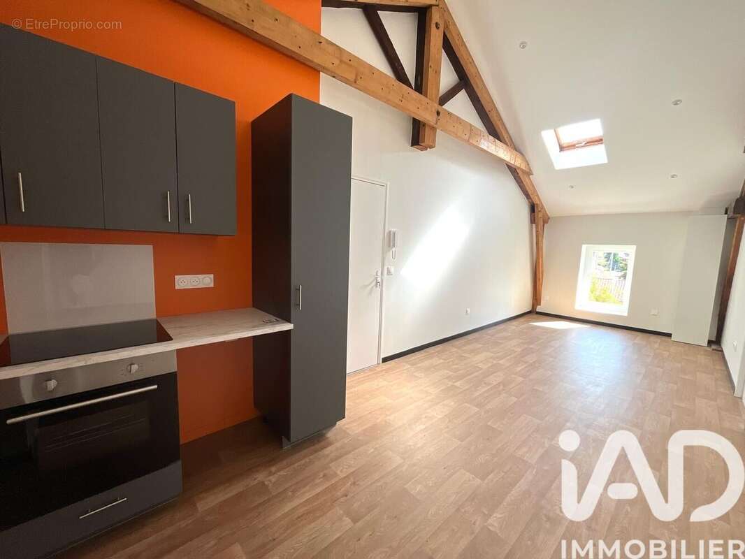 Photo 2 - Appartement à SAINT-JUST-SAINT-RAMBERT