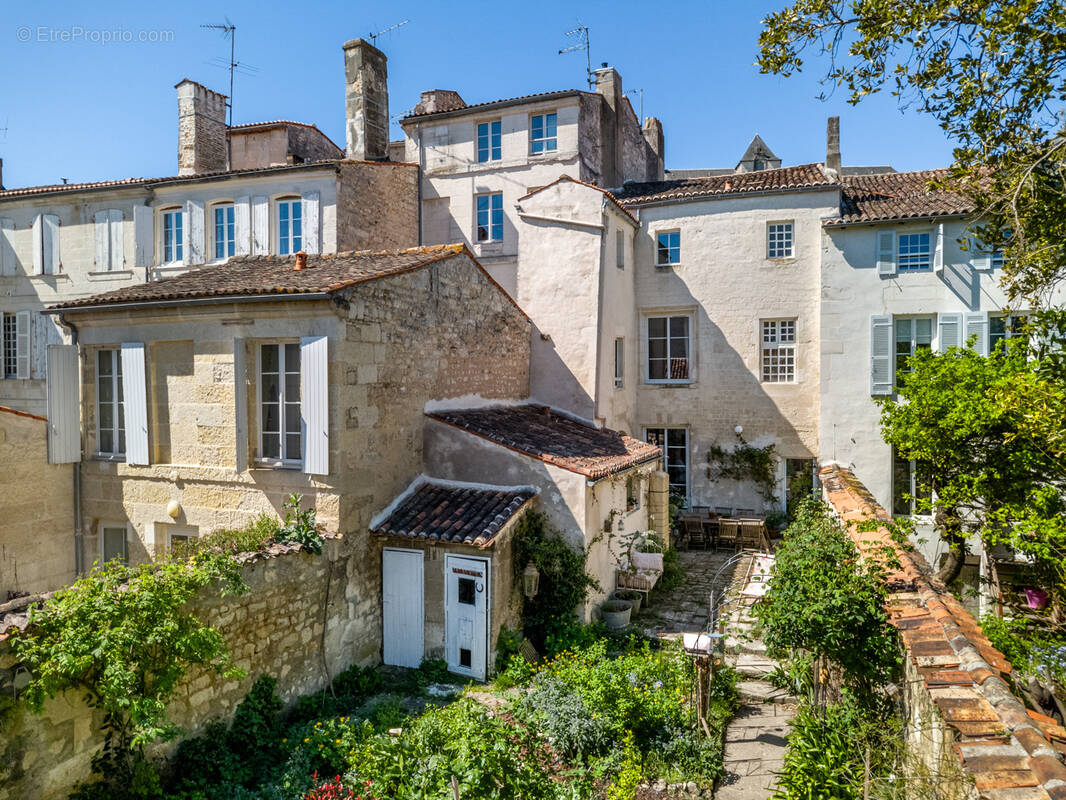 Maison à SAINTES