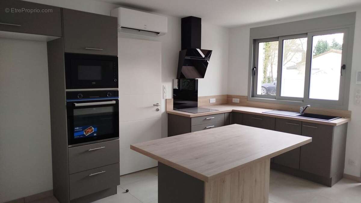 Maison à SAINT-LAURENT-DE-LA-PREE