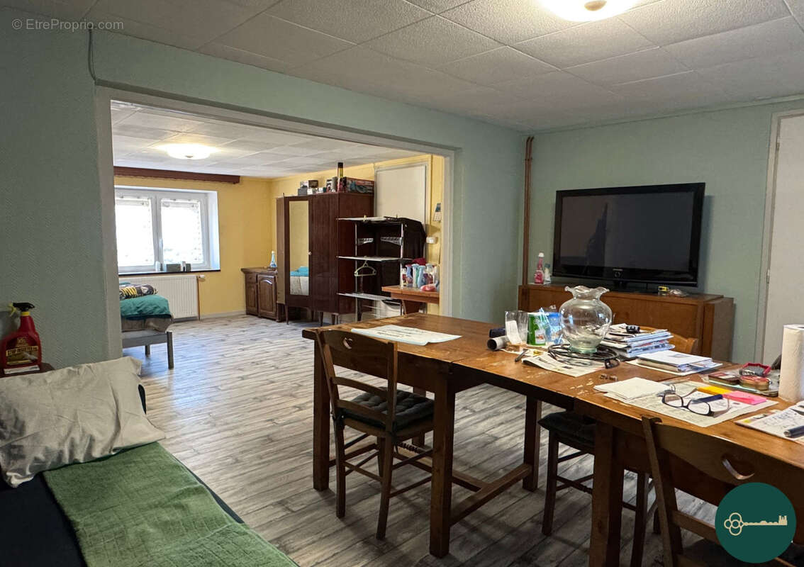 Maison à LAY-SAINT-REMY