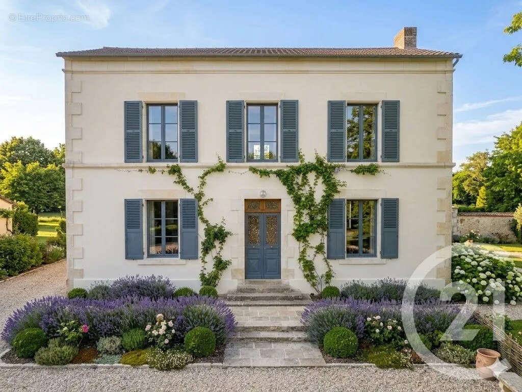 Maison à CORVOL-D'EMBERNARD