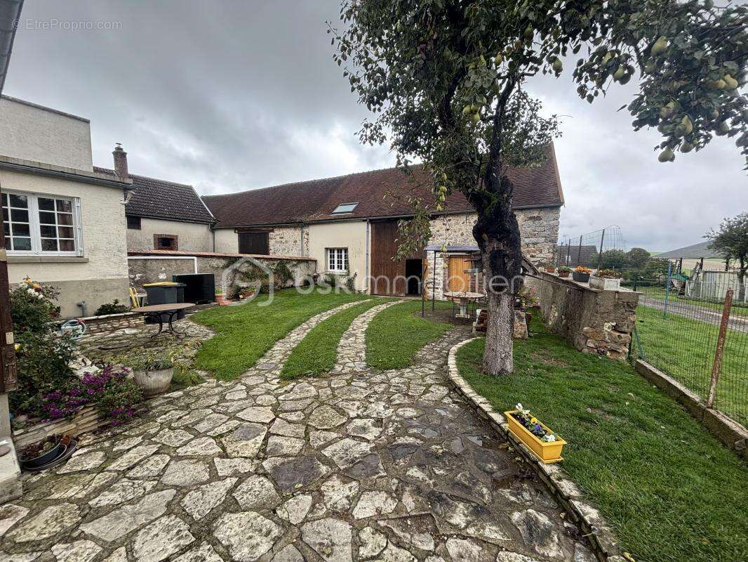 Maison à SAINT-MAURICE-AUX-RICHES-HOMMES