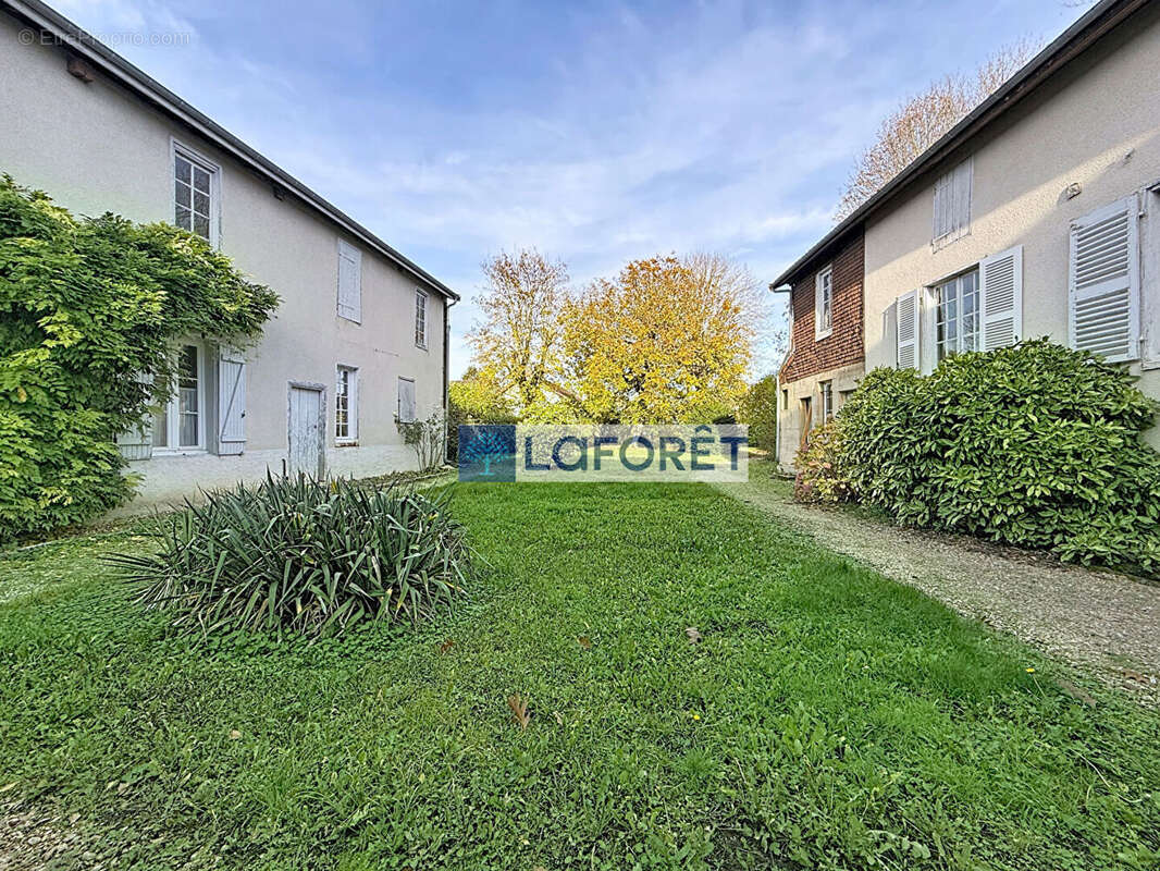 Maison à ECLARON-BRAUCOURT-SAINTE-LIVIERE