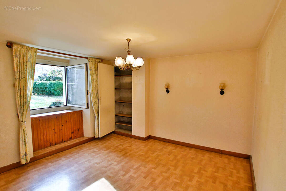 Maison à LA ROCHE-SUR-FORON