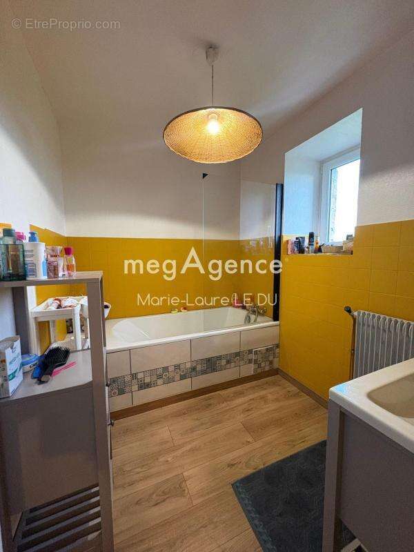Maison de caractere avec dépendances sur terrain 18500m² environ - photo 20