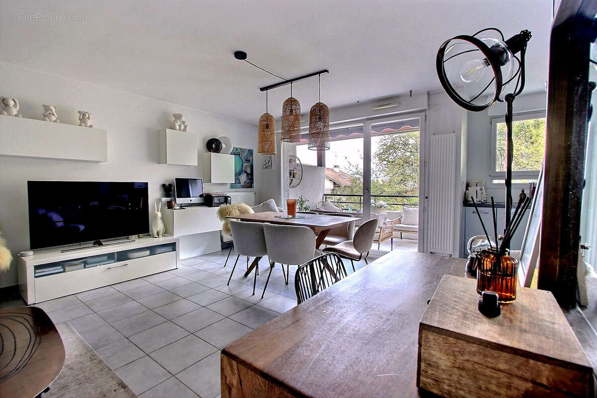 Appartement à POISY