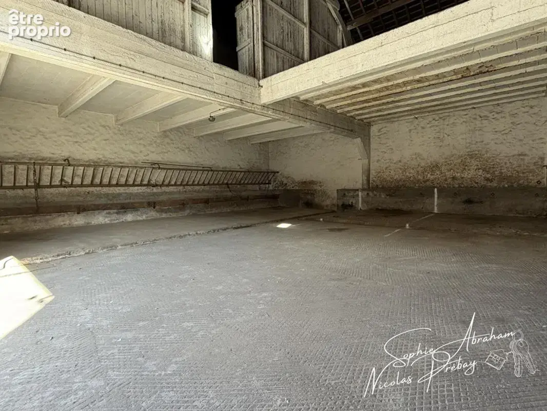 Grange de 190 m² avec jardin ? c?ur de toury - photo 2