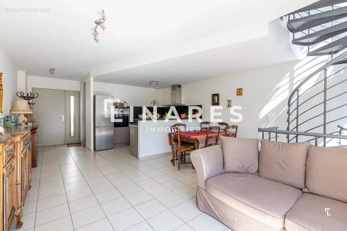 LE DUPLEX - Appartement T4 de 80m2 + Rooftop 32m2 + Terrasse 12m2 + Garage - 13480 Cabriès/Calas - photo 4