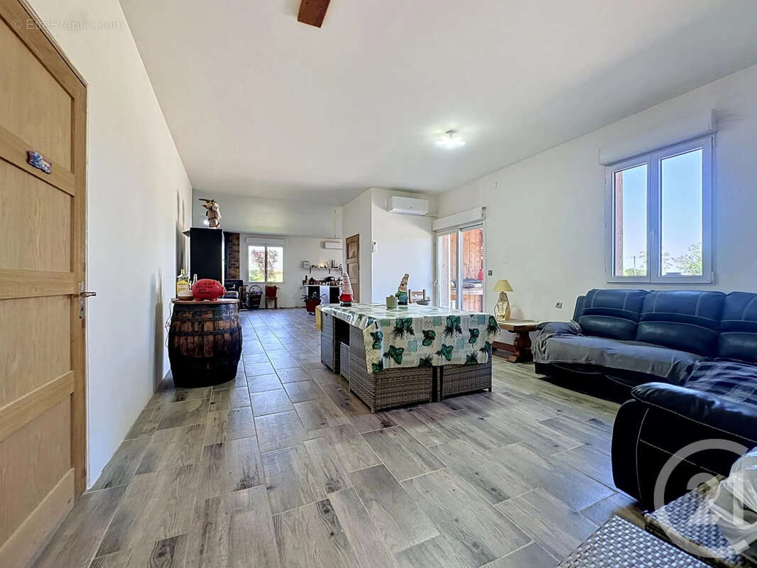 Maison 239 m² à Mesnil-Saint-Pere  - photo 6